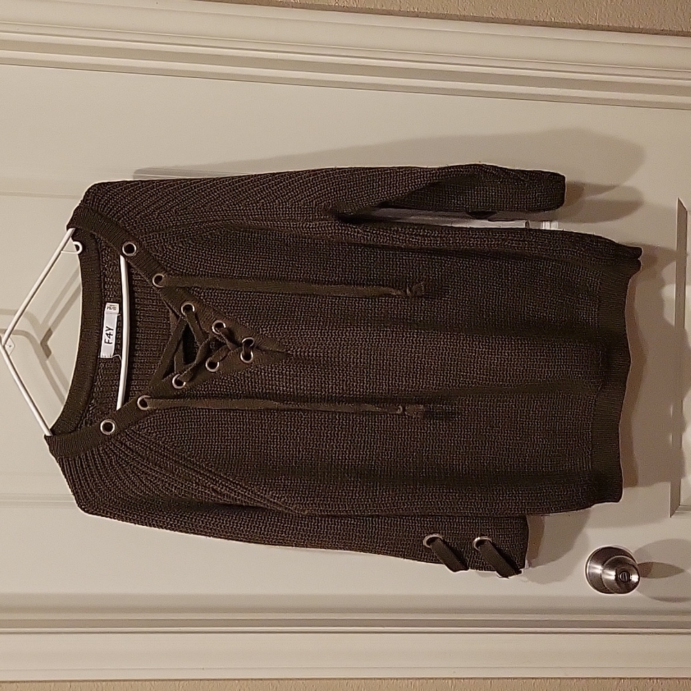 F4Y olive green sweater (S/M)